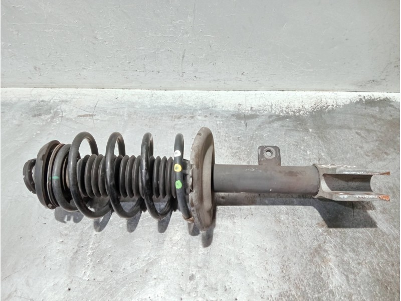 Recambio de amortiguador delantero izquierdo para peugeot 3008 referencia OEM IAM 612852B  