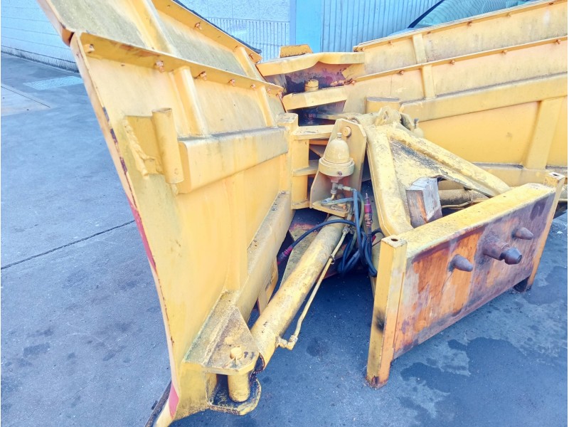 Recambio de defensa delantera para uro 150 turbo referencia OEM IAM   