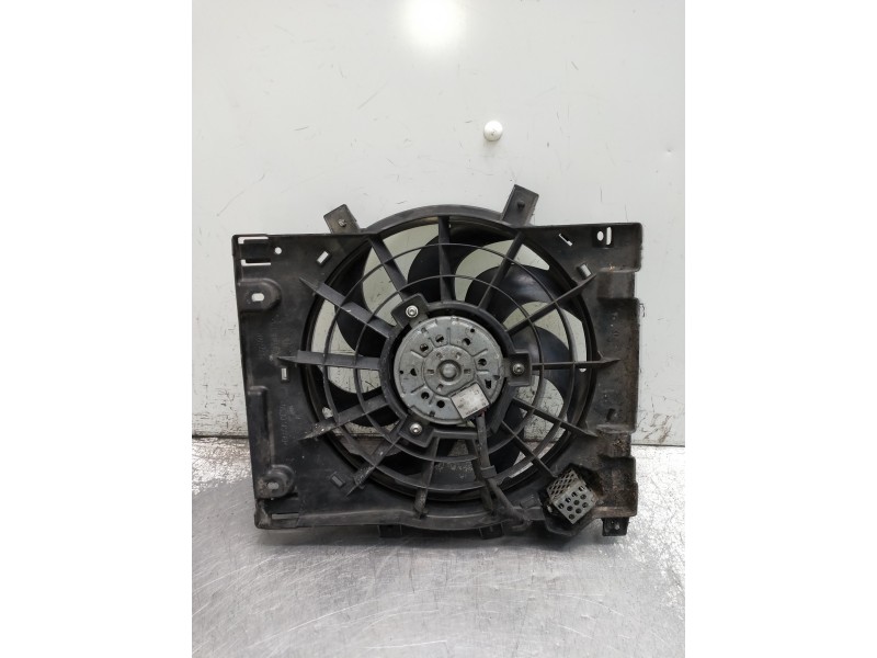 Recambio de electroventilador para opel zafira b referencia OEM IAM 0130303960  