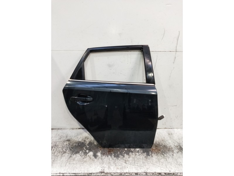 Recambio de puerta trasera derecha para toyota auris business referencia OEM IAM   5P