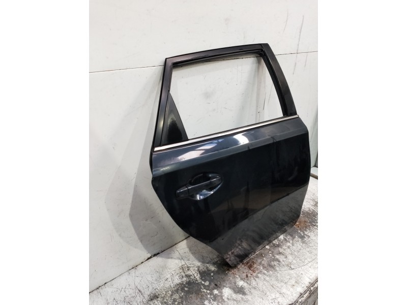 Recambio de puerta trasera derecha para toyota auris business referencia OEM IAM   5P