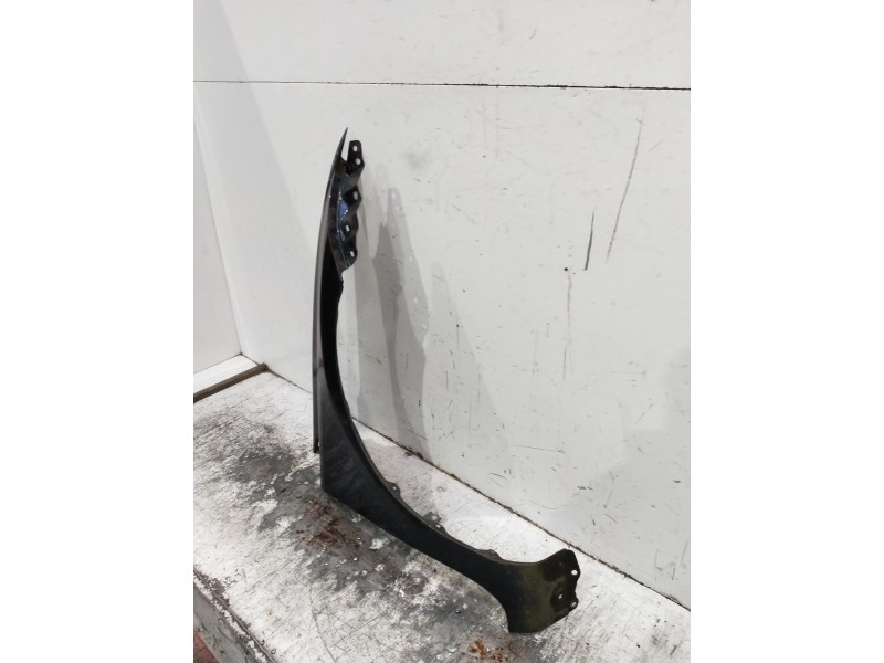 Recambio de aleta delantera derecha para toyota auris business referencia OEM IAM   