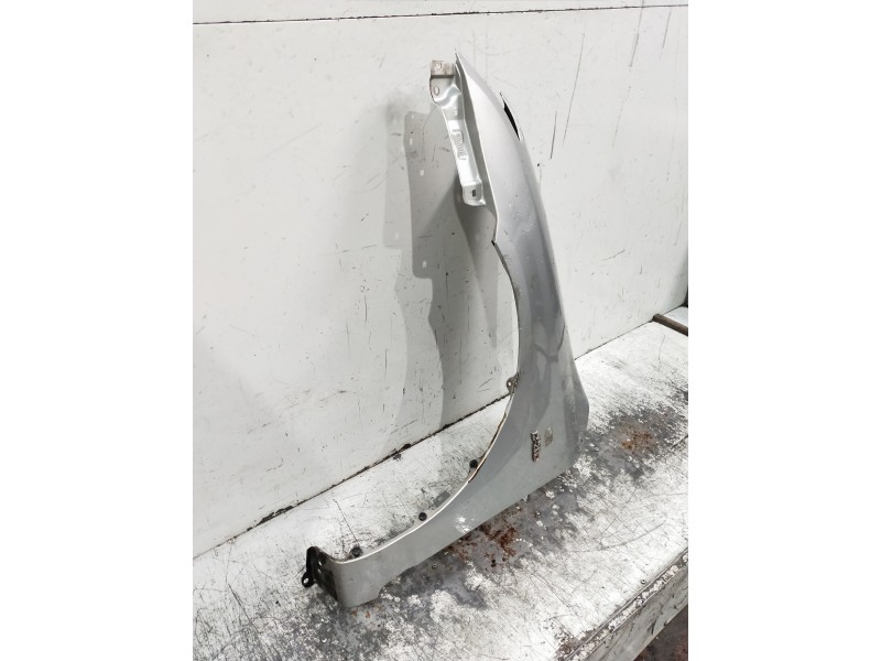 Recambio de aleta delantera izquierda para toyota corolla (e12) referencia OEM IAM   