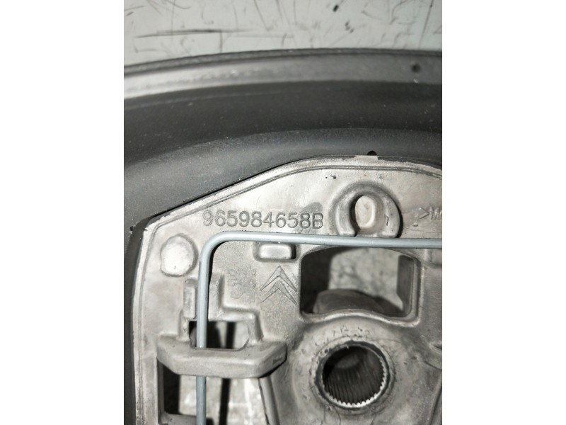 Recambio de volante para peugeot 3008 referencia OEM IAM   