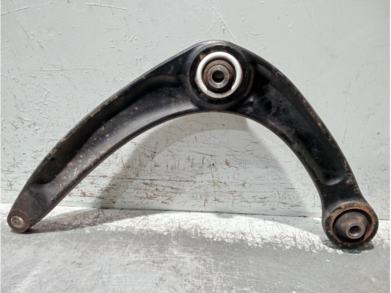 Recambio de brazo suspension inferior delantero derecho para citroen c4 sedan referencia OEM IAM 557451  