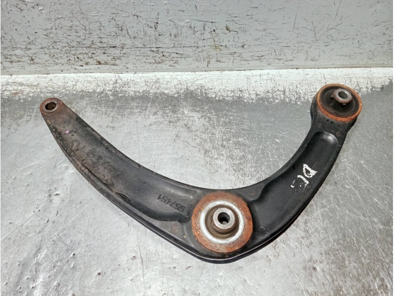 Recambio de brazo suspension inferior delantero derecho para citroen c4 sedan referencia OEM IAM 557451  