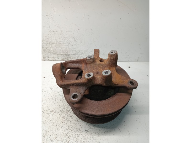 Recambio de mangueta delantera derecha para mercedes sprinter (w901,w904) caja cerr. referencia OEM IAM 9043320102  