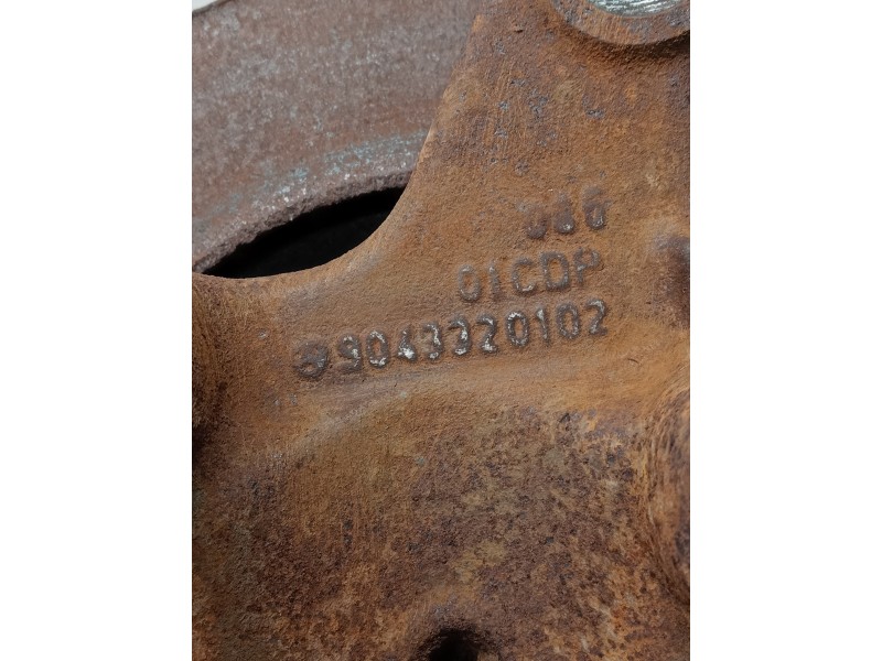 Recambio de mangueta delantera derecha para mercedes sprinter (w901,w904) caja cerr. referencia OEM IAM 9043320102  