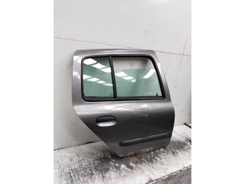 Recambio de puerta trasera derecha para renault clio ii fase i (b/cbo) 1.4 alize referencia OEM IAM  VER FOTOS 5P