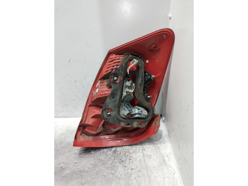 Recambio de piloto trasero derecho para toyota auris luna referencia OEM IAM   