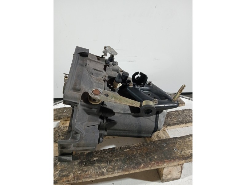 Recambio de caja cambios para peugeot 106 (s1) referencia OEM IAM 2CB56 0439382 5V