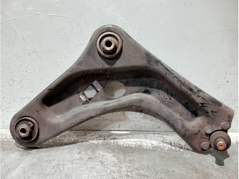 Recambio de brazo suspension inferior delantero derecho para peugeot 207 1.4 referencia OEM IAM   
