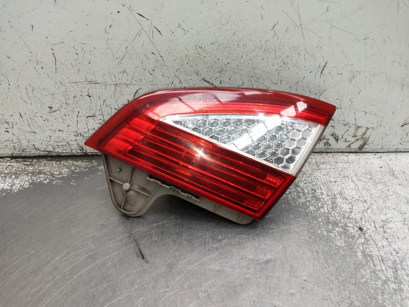 Recambio de piloto trasero derecho interior para ford mondeo ber. (ca2) referencia OEM IAM   