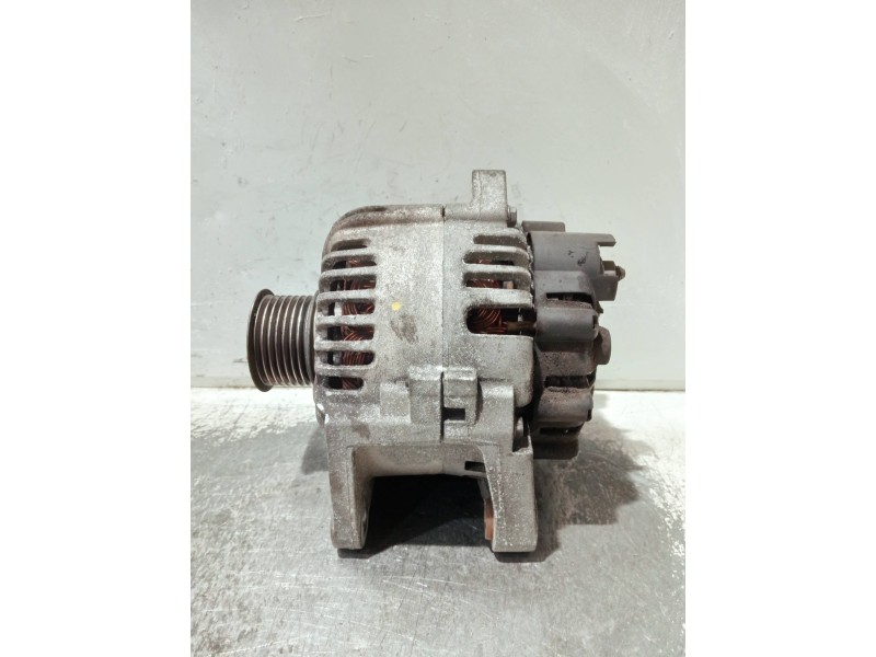 Recambio de alternador para renault megane ii berlina 5p referencia OEM IAM 8200667610 2543563A TG11C065
