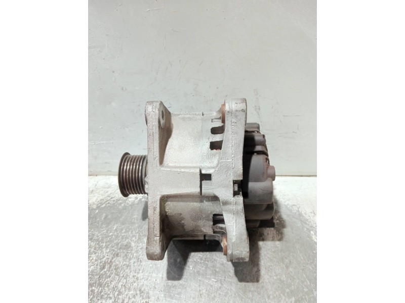 Recambio de alternador para renault megane ii berlina 5p referencia OEM IAM 8200667610 2543563A TG11C065