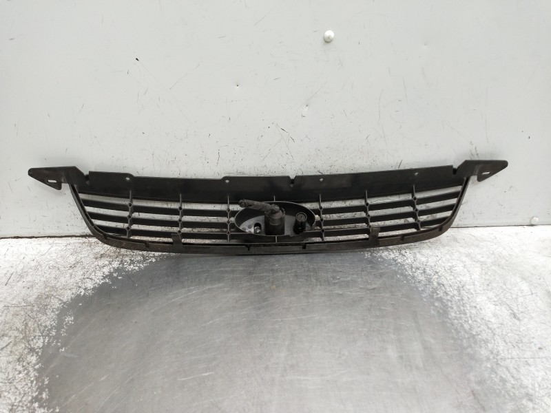 Recambio de rejilla delantera para ford focus lim. (cb4) referencia OEM IAM   