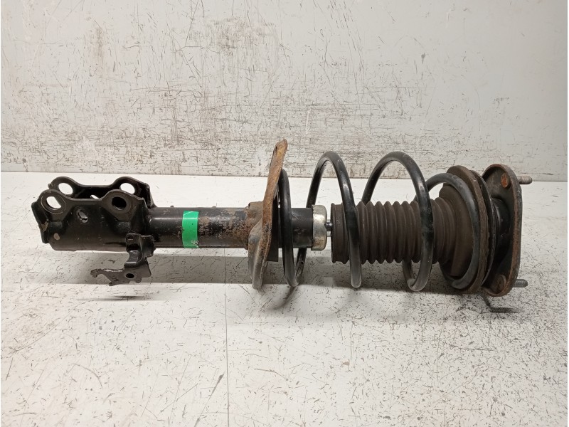 Recambio de amortiguador delantero izquierdo para toyota auris business referencia OEM IAM 4852002A10  