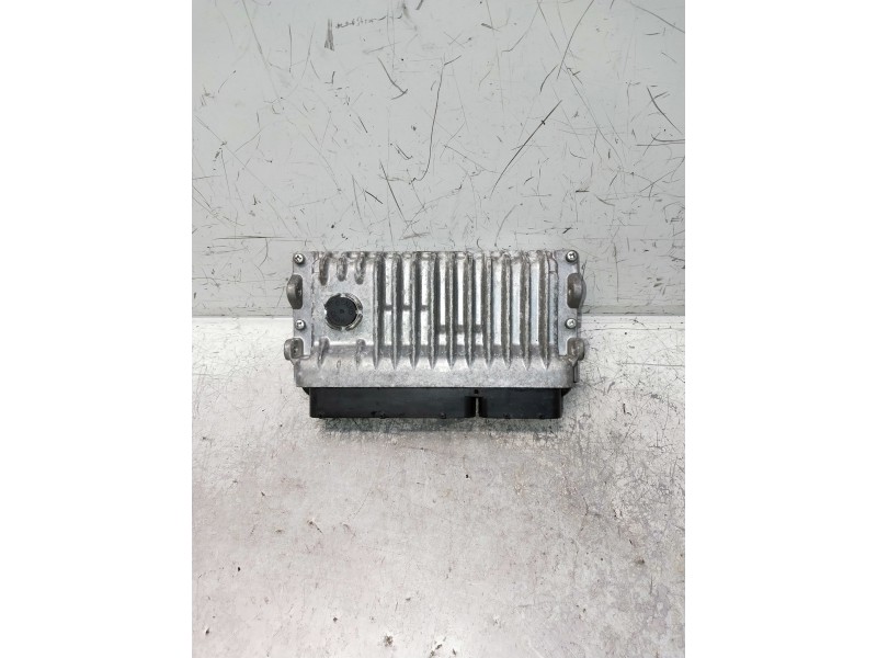 Recambio de centralita motor uce para toyota auris business referencia OEM IAM MB2755002742 896610Z840 