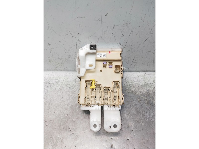 Recambio de caja reles / fusibles para toyota auris business referencia OEM IAM 8922102331 50119221 63583366 8273012X70A