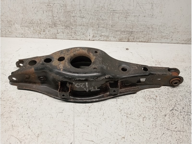 Recambio de brazo suspension inferior trasero izquierdo para toyota auris business referencia OEM IAM   