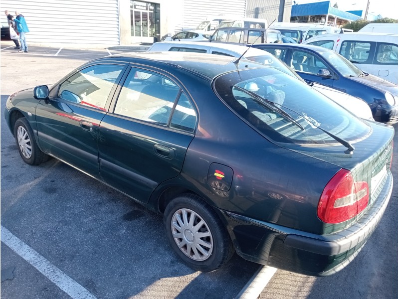 mitsubishi carisma berlina 5 (da0) del año 2000