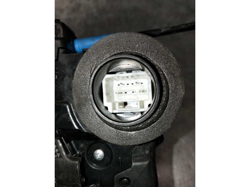Recambio de motor cierre centralizado trasero derecho para toyota auris business referencia OEM IAM   5P