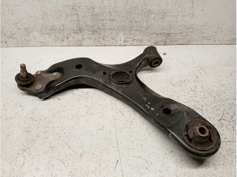 Recambio de brazo suspension inferior delantero izquierdo para toyota auris business referencia OEM IAM   