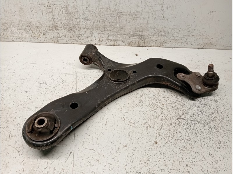 Recambio de brazo suspension inferior delantero derecho para toyota auris business referencia OEM IAM   