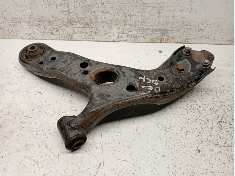 Recambio de brazo suspension inferior delantero derecho para toyota auris business referencia OEM IAM   
