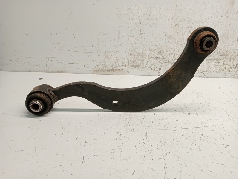 Recambio de brazo suspension superior trasero derecho para toyota auris business referencia OEM IAM   