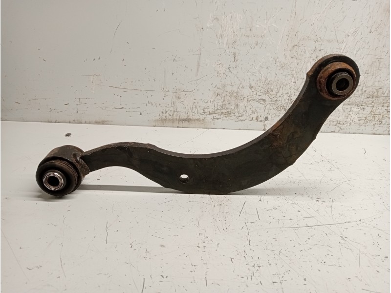 Recambio de brazo suspension superior trasero derecho para toyota auris business referencia OEM IAM   