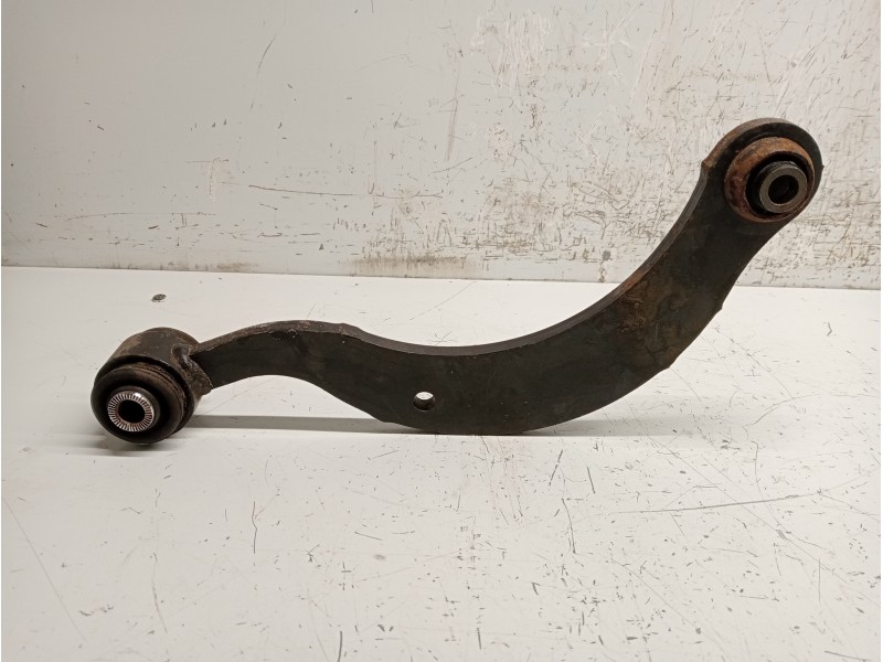 Recambio de brazo suspension superior trasero derecho para toyota auris business referencia OEM IAM   
