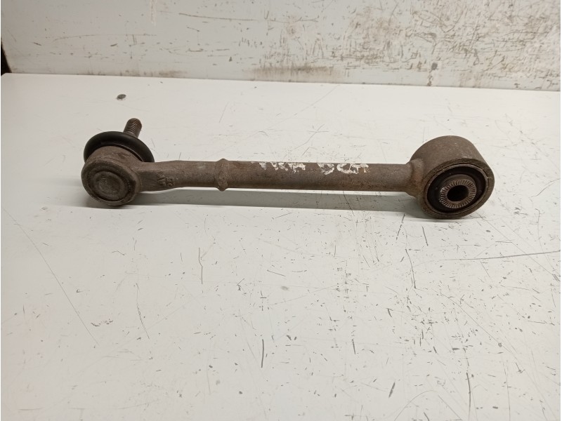 Recambio de brazo suspension inferior trasero derecho para toyota auris business referencia OEM IAM   