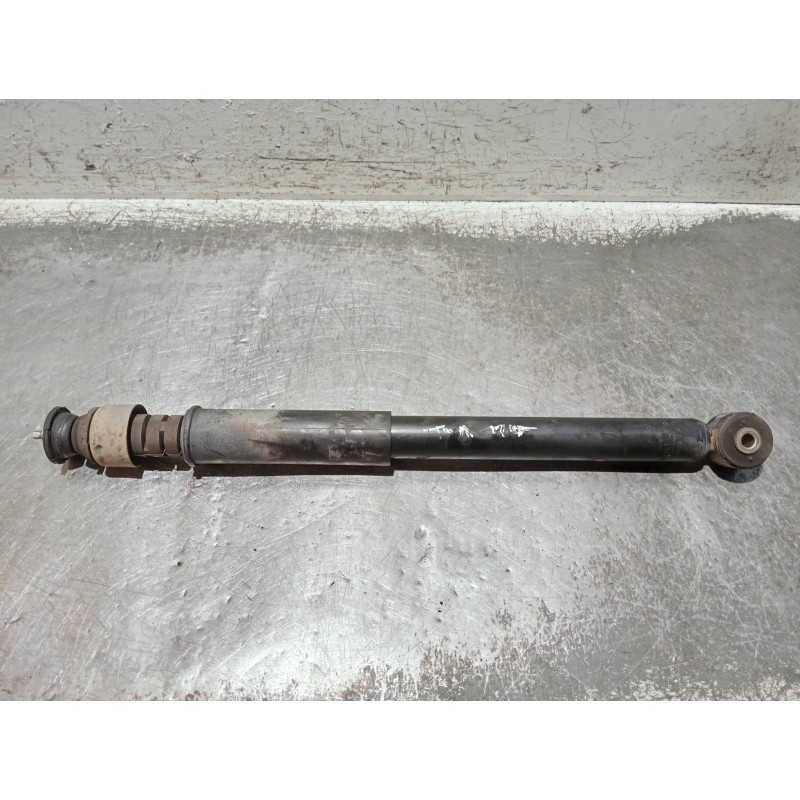 Recambio de amortiguador trasero izquierdo para renault clio ii fase i (b/cbo) 1.4 alize referencia OEM IAM 7700426693D 03051000