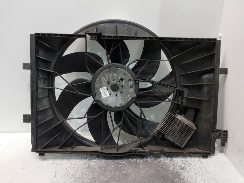 Recambio de electroventilador para mercedes clase c (w203) berlina referencia OEM IAM A2035000293 885001966 