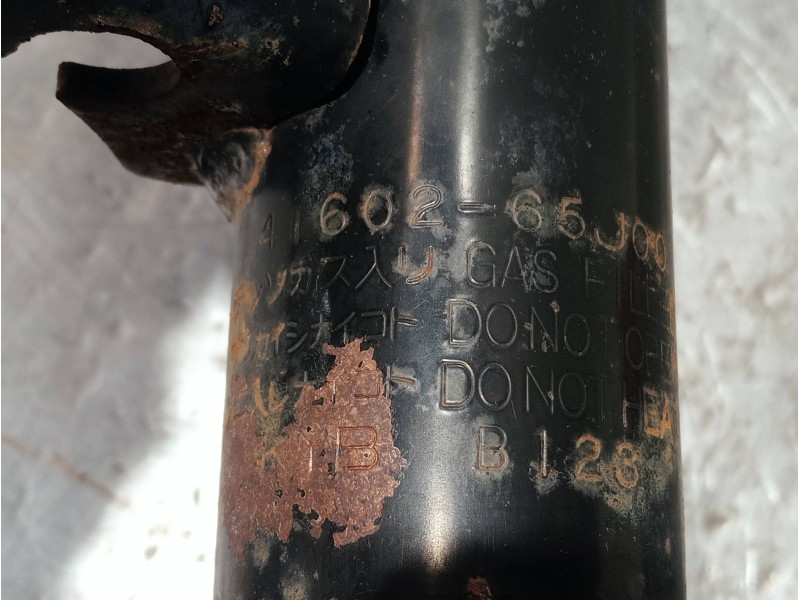 Recambio de amortiguador delantero izquierdo para suzuki grand vitara jb (jt) referencia OEM IAM 4160265J00  