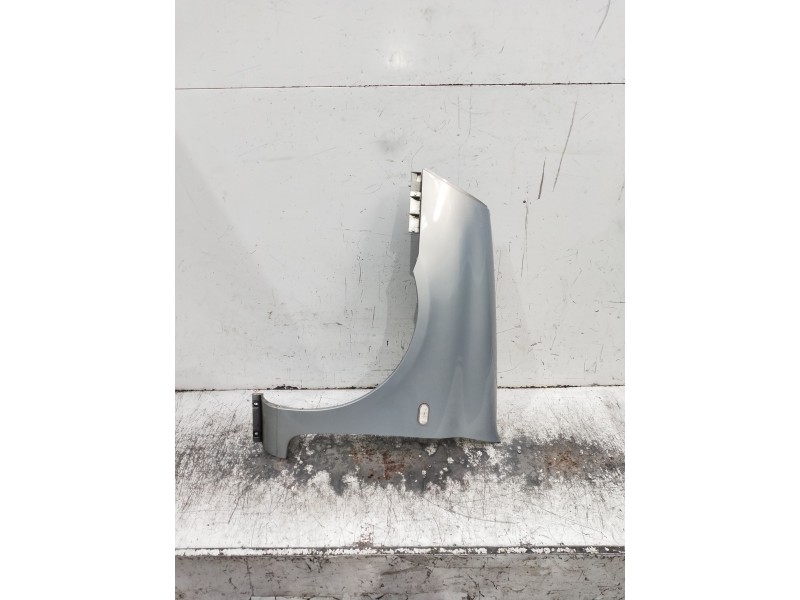 Recambio de aleta delantera izquierda para renault clio ii fase ii (b/cb0) referencia OEM IAM   