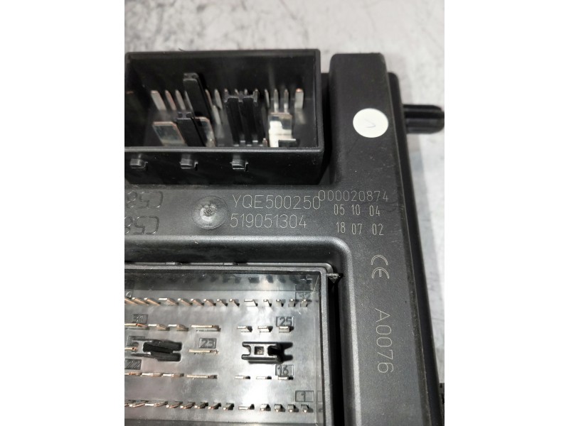 Recambio de caja reles / fusibles para land rover discovery v6 td s referencia OEM IAM 519051304 YQE500250 