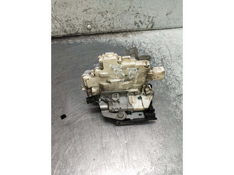Recambio de motor cierre centralizado delantero derecho para seat leon (1p1) referencia OEM IAM 1P1837016  5P