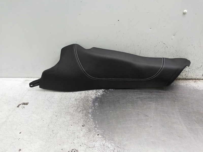 Recambio de juego asientos completo para jaguar f-pace referencia OEM IAM  5P CON TAPIZADOS Recambio de juego asientos completo para jaguar f-pace referencia OEM IAM  5P CON TAPIZADOS