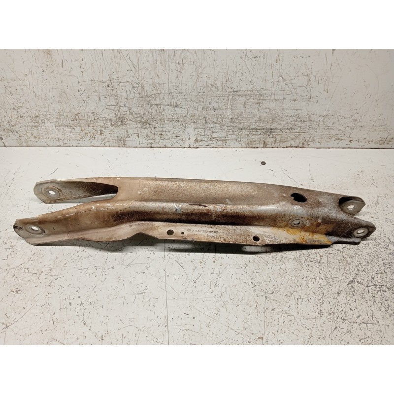 Recambio de brazo suspension inferior trasero izquierdo para mercedes clase b (w246) b 180 cdi be (246.200) referencia OEM IAM A