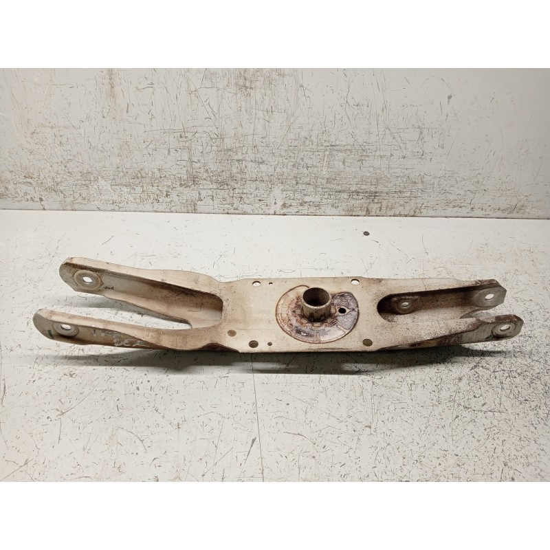 Recambio de brazo suspension inferior trasero derecho para mercedes clase b (w246) b 180 cdi be (246.200) referencia OEM IAM A24