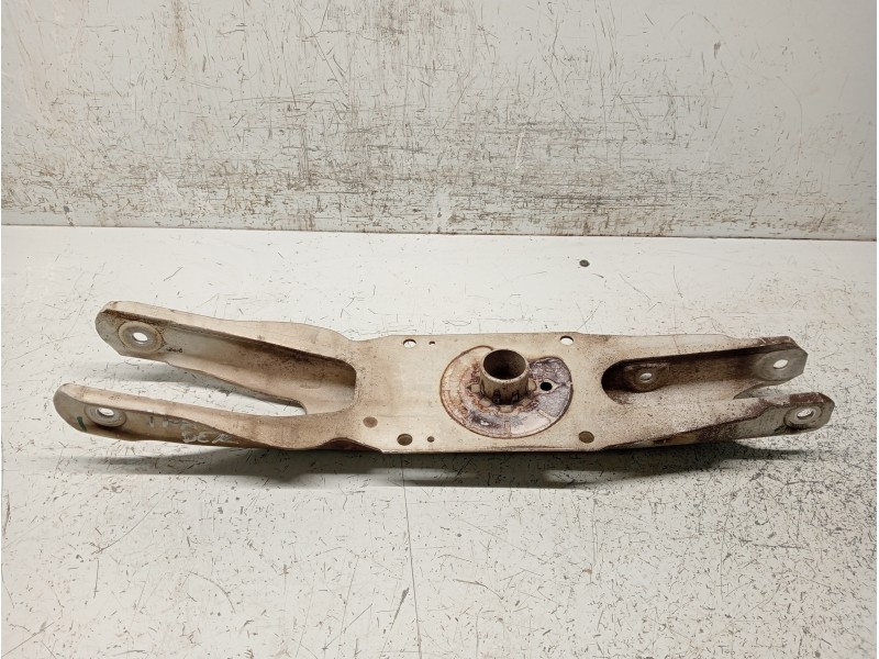 Recambio de brazo suspension inferior trasero derecho para mercedes clase b (w246) b 180 cdi be (246.200) referencia OEM IAM A24