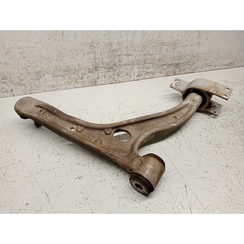 Recambio de brazo suspension inferior delantero izquierdo para mercedes clase b (w246) b 180 cdi be (246.200) referencia OEM IAM