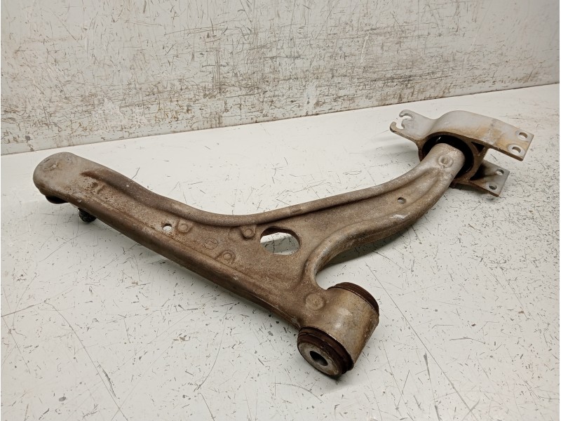 Recambio de brazo suspension inferior delantero izquierdo para mercedes clase b (w246) b 180 cdi be (246.200) referencia OEM IAM