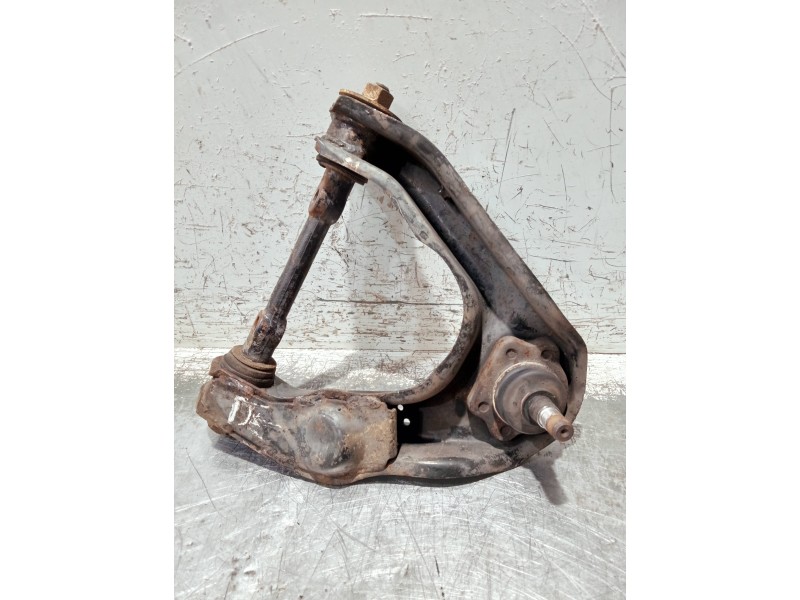 Recambio de brazo suspension superior delantero derecho para nissan terrano/terrano.ii (r20) referencia OEM IAM   