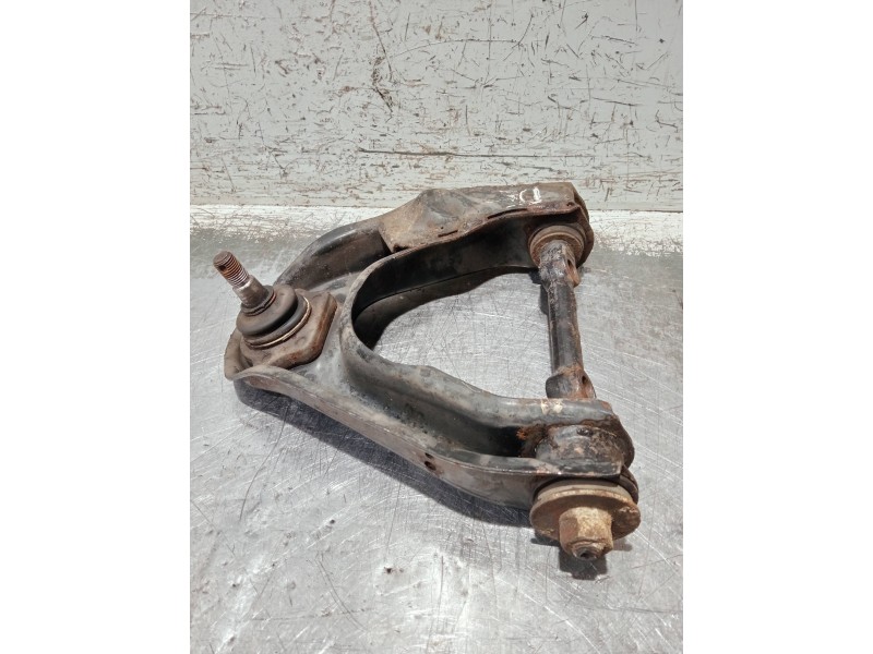Recambio de brazo suspension superior delantero derecho para nissan terrano/terrano.ii (r20) referencia OEM IAM   
