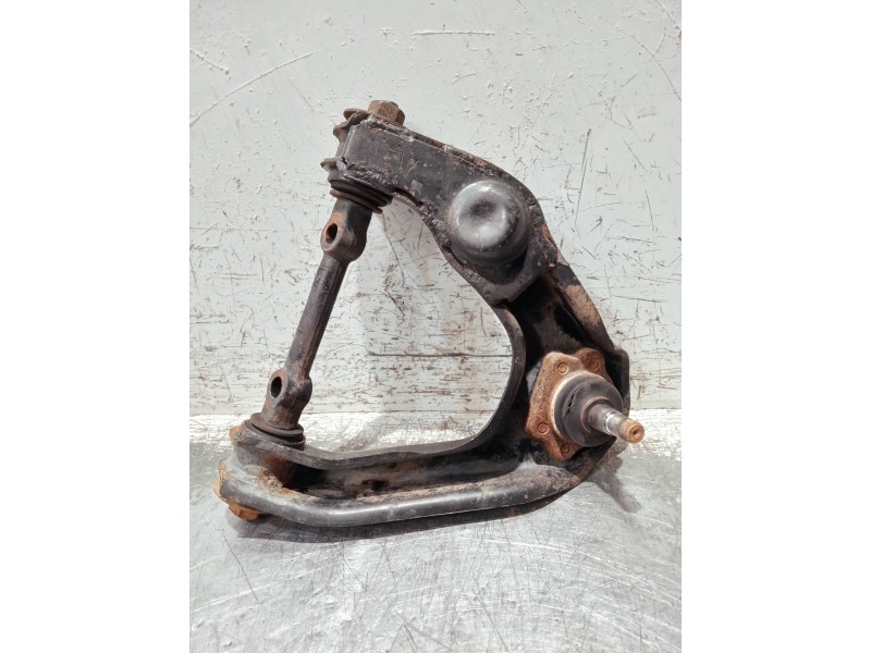 Recambio de brazo suspension superior delantero izquierdo para nissan terrano/terrano.ii (r20) referencia OEM IAM   