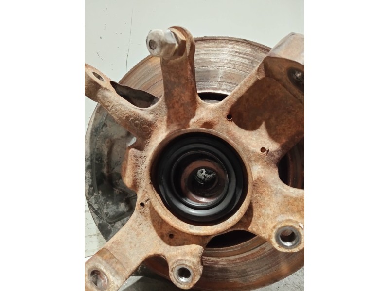 Recambio de mangueta delantera izquierda para nissan terrano/terrano.ii (r20) referencia OEM IAM   