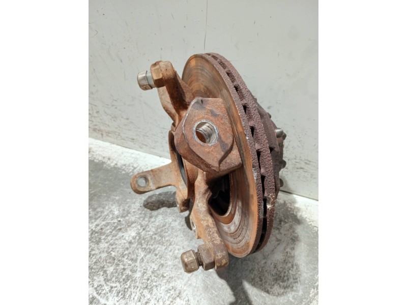 Recambio de mangueta delantera izquierda para nissan terrano/terrano.ii (r20) referencia OEM IAM   